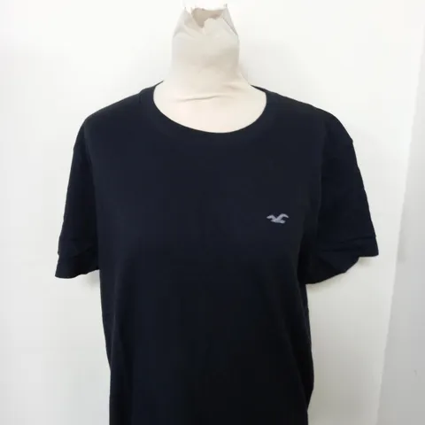 HOLLISTER CASUAL LOGO T-SHIRT IN BLACK SIZE M