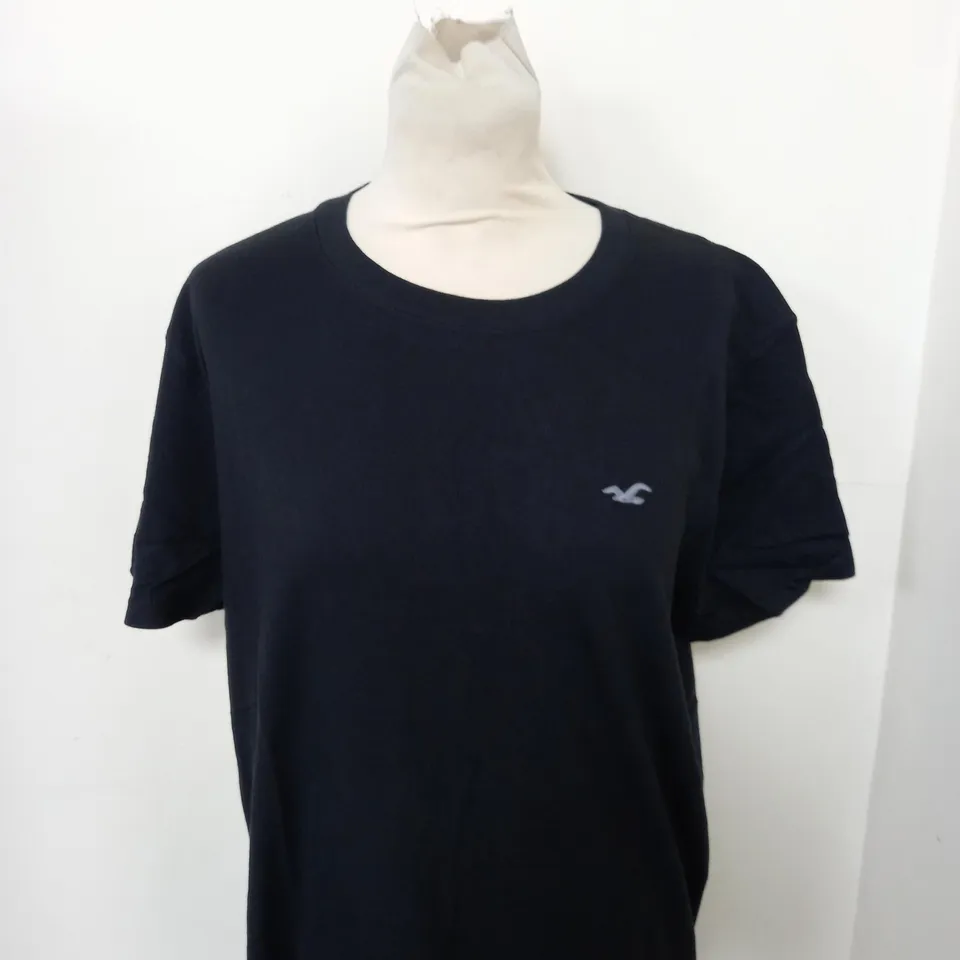 HOLLISTER CASUAL LOGO T-SHIRT IN BLACK SIZE M
