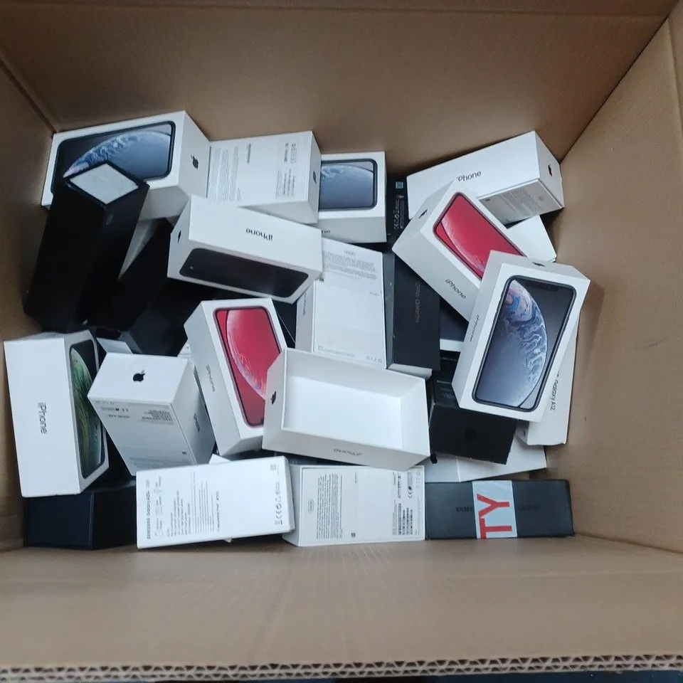 APPROXIMATELY 40 MOBILE PHONE DISPLAY CASES FOR IPHONE AND SAMSUNG ETC