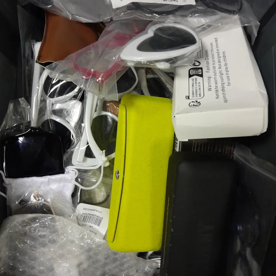 APPROXIMATELY 20 ASSORTED GLASSES/SUNGLASSES IN VARIOUS DESIGNS 