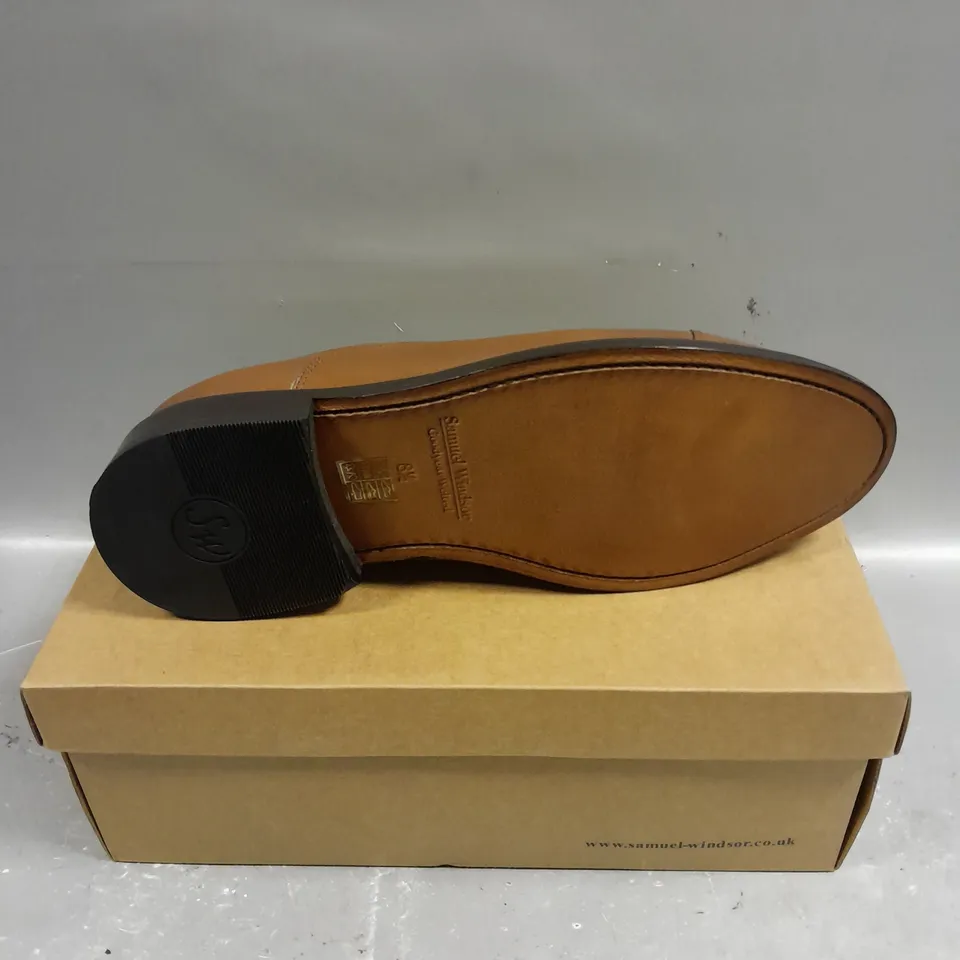 BOXED PAIR OF SAMUEL WINDSOR GOODYEAR DRESS SHOES IN TAN - 8.5