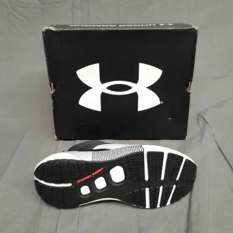 BOXED PAIR OF UNDER ARMOUR PHANTOM 3 SE WARM UK 7 