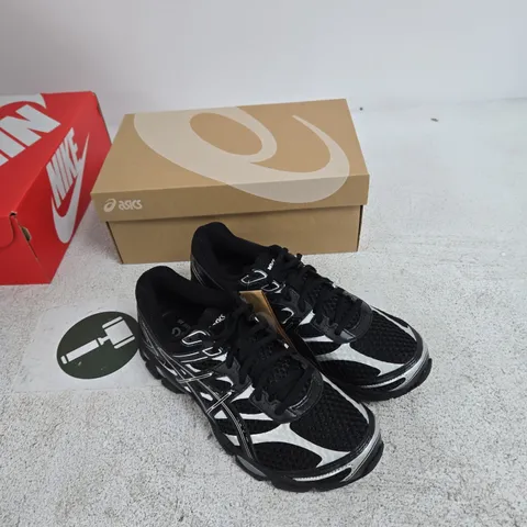 ASICS GEL-CUMULUS 16 RUNNING SHOES – BLACK/BLACK, US MEN’S 7 (EU 40) – BOXED