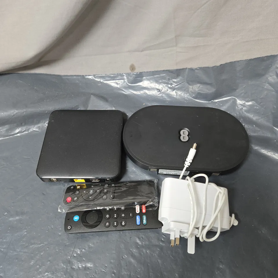 APPROXIMATELY 15 X ASSORTED ITEMS TO INCLUDE ROUTERS, REMOTES CONTROLS, POWER SUPPLIES ETC