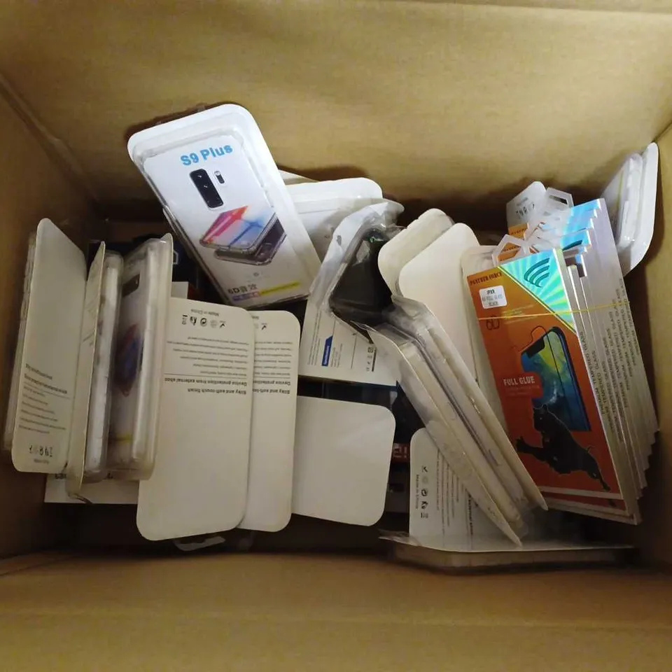 BOX OF APPROX 20 ITEMS TO INCLUDE ASSORTED PHONE CASES, ASSORTED PHONE SCREEN PROTECTORS AND PD FAST CHARGE PLUGS