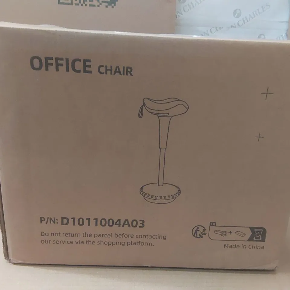 BOXED OFFICE STOOL IN BLACK