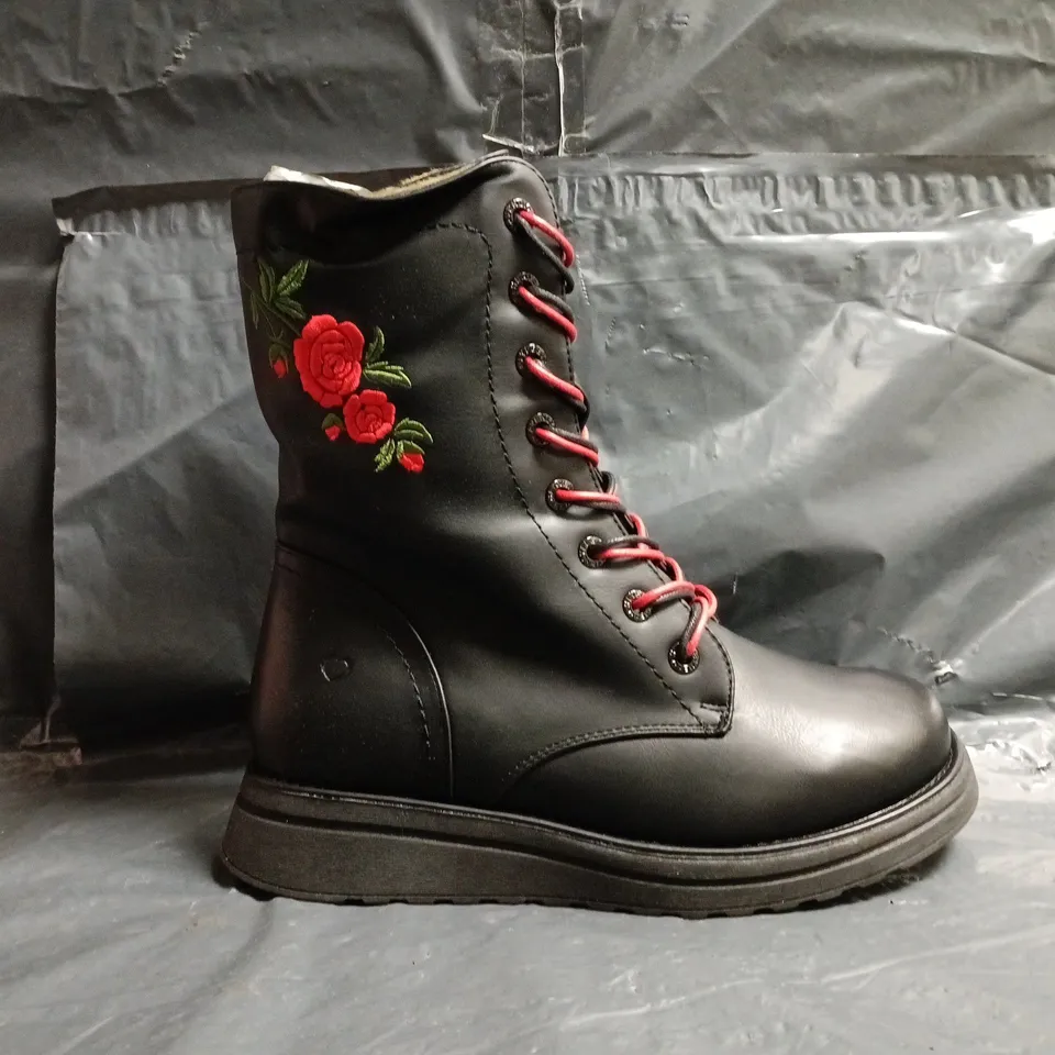 PAIR OF HEAVENLY FEET ANKLE BOOTS IN BLACKS W. ROSE DESIGN SIZE UK 7