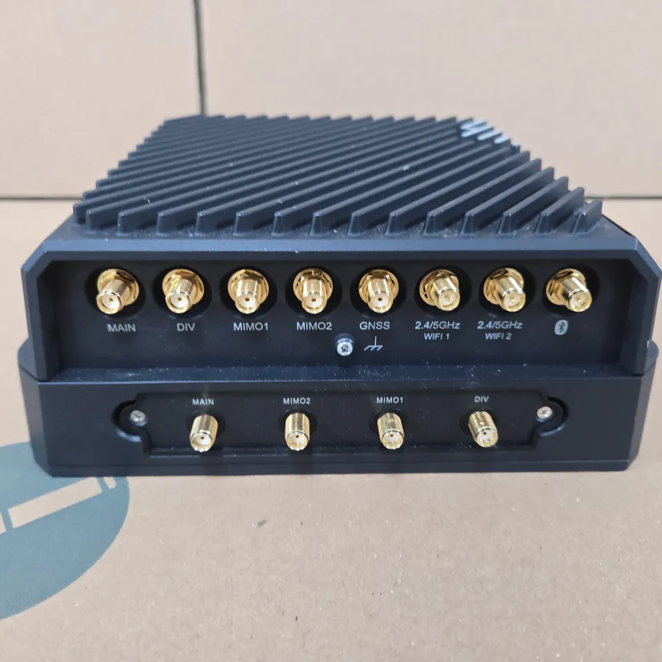 INDUSTRIAL NETWORKING GATEWAY WITH DUAL WIFI