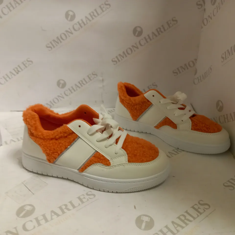 DESIGNER ORANGE/WHITE TRAINERS IN SIZE 39 - BOXED 