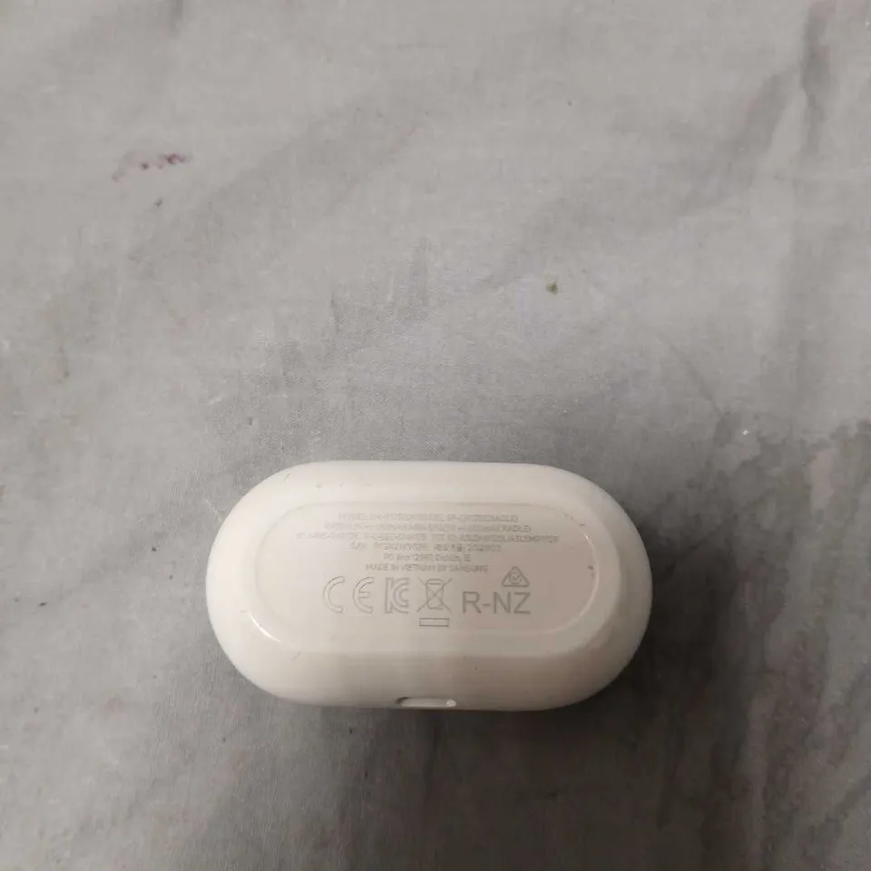 SAMSUNG GALAXY BUDS+ WIRELESS EARBUDS SM-R175 IN WHITE CHARGING CASE