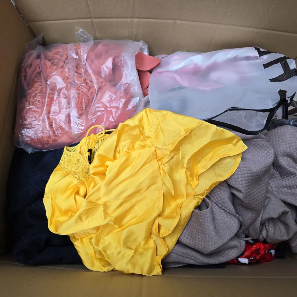 LARGE BOX OF APPROXIMATELY 20 ASSORTED CLOTHING ITEMS IN VARIOUS SIZES, STYLES AND COLOURS
