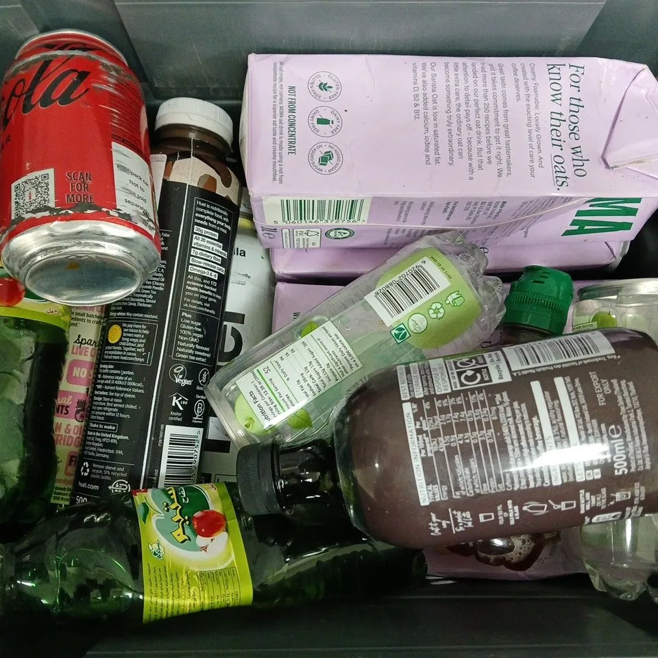 APPROXIMATELY 12 ASSORTED DRINKS TO INCLUDE REMEDY KOMBUCHA, RASPBERRY & LEMONADE, DPM GREEN APPLE, HUEL CHOCOLATE, ETC - COLLECTION ONLY