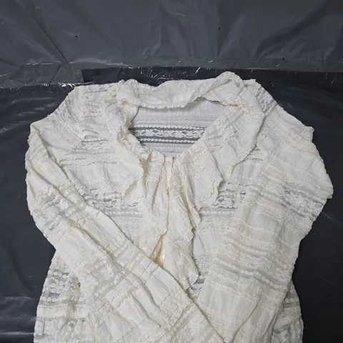 LADIES BUTTON FASTENING LACY TOP - CREAM - SIZE 14