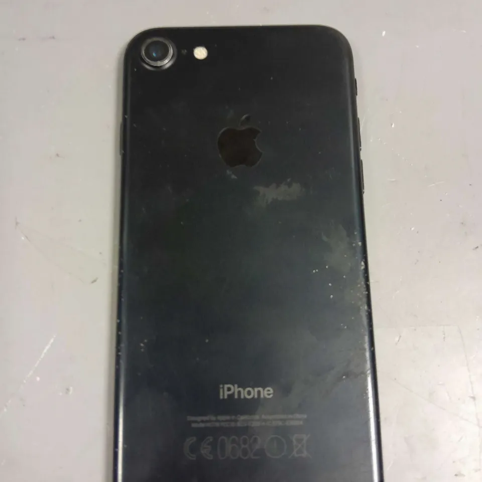 APPLE IPHONE 7 SMARTPHONE 