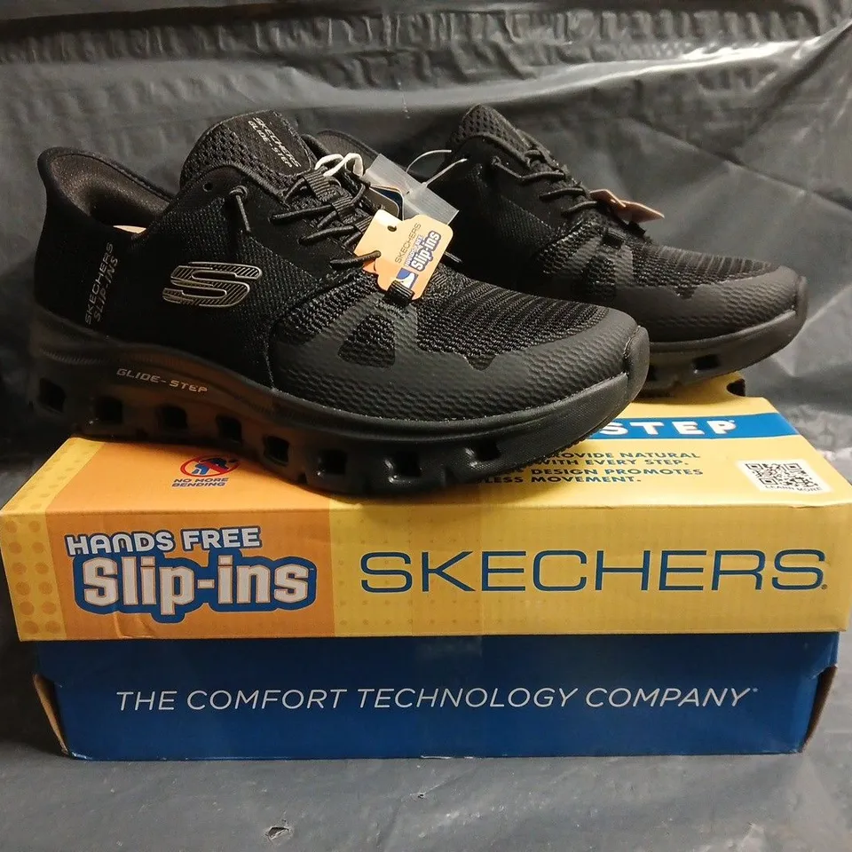 BOXED PAIR OF SKECHERS SLIP-INS IN BLACK SIZE UK 3