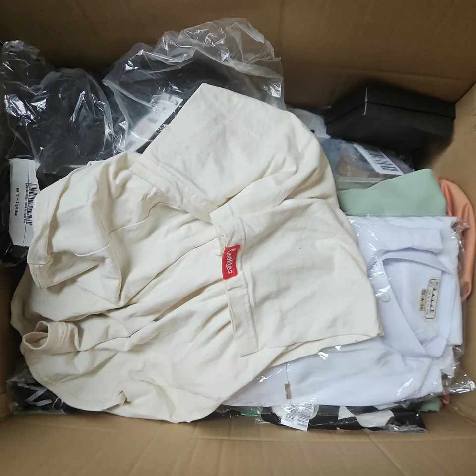 APPROXIMATELY 25 ASSORTED CLOTHING AND FASHION PRODUCTS IN VARIOUS STYLES AND SIZES - COLLECTION ONLY