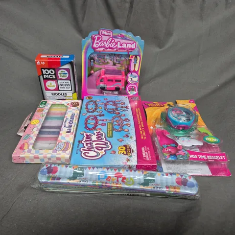 BOX OF APPRO 10 ASSORTED TOYS AND GAMES TO INCLUDE BARBIE, TROLLS AND HAIR CHALK