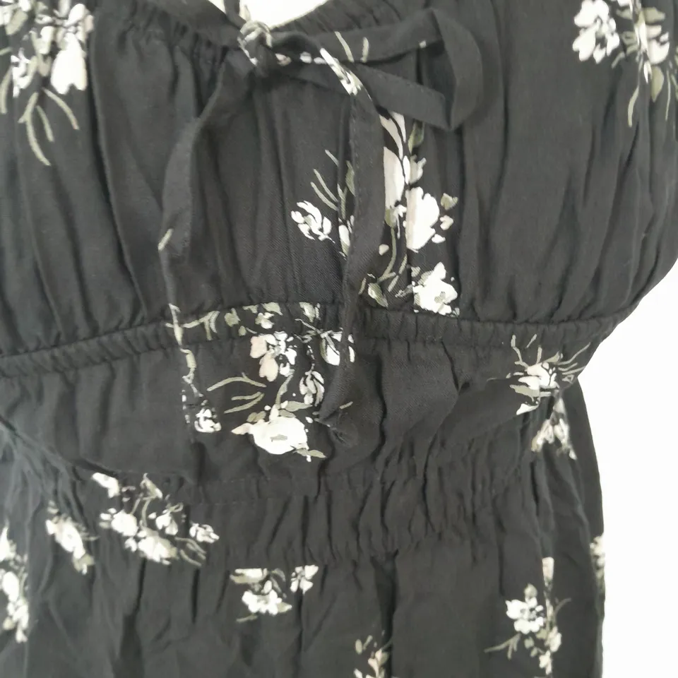 HOLLISTER BLACK FLORAL DETAIL DRESS - XS