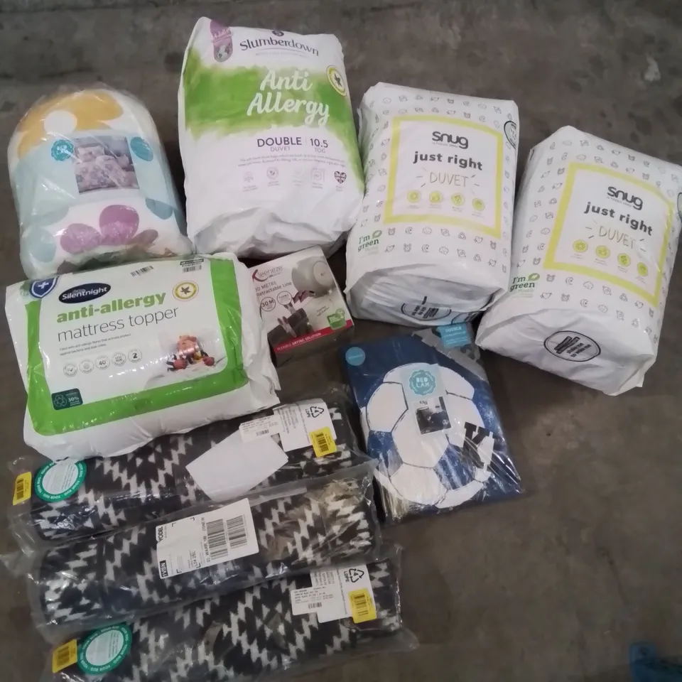 SELECTION OF APPROXIMATELY 10X QUALITY DESIGNER BRAND HOUSEHOLD ITEMS THROWS AND BEDDING (SIZES AND PATTERNS VARY)