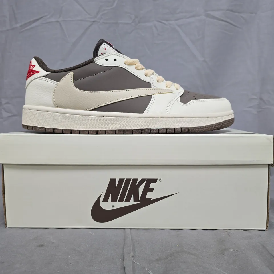BOXED PAIR OF NIKE AIR JORDAN 1 CACTUS JACK TRAINERS IN CREAM/BROWN SIZE UK 8.5