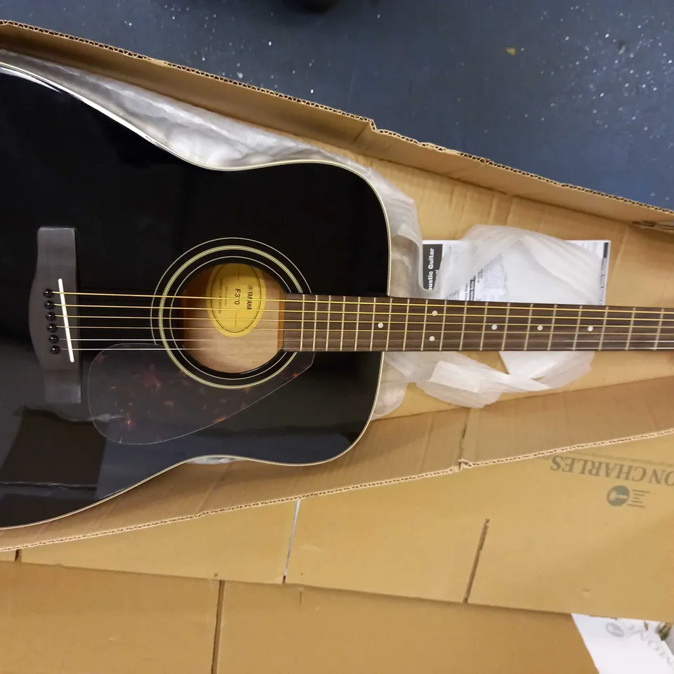 YAMAHA F370 ACOUSTIC GUITAR