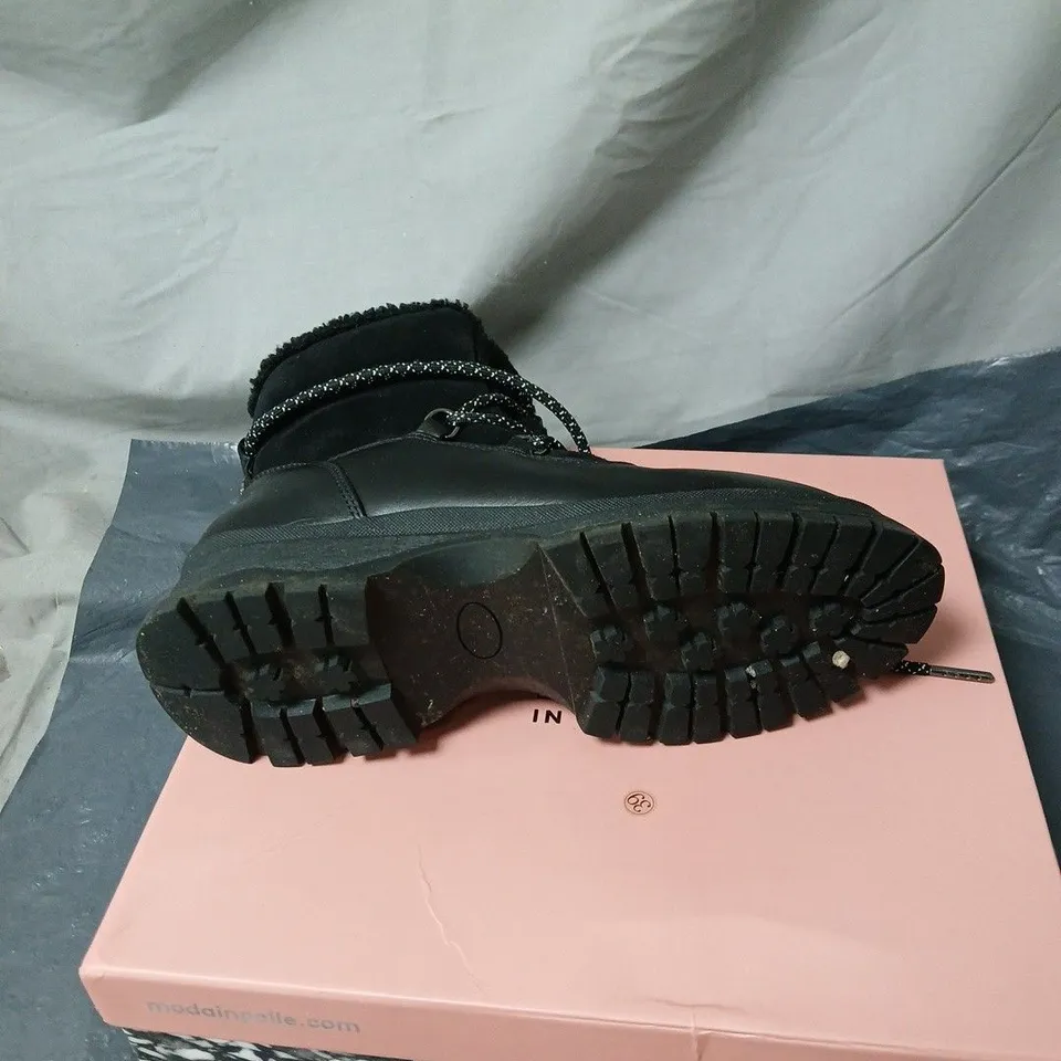 MODA IN PELLE ZERMATT BLACK BOOTS SIZE 39 BOXED