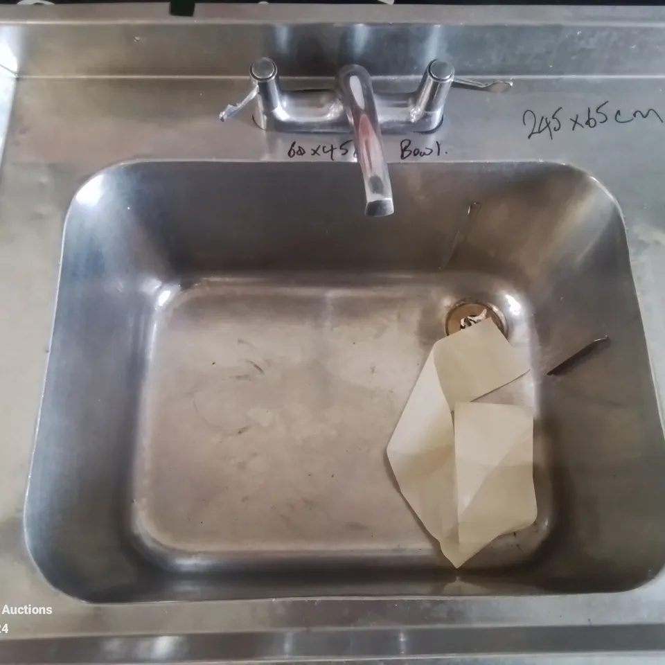 LARGE COMMERCIAL KITCHEN STAINLESS STEEL DOUBLE SINK AND DRAINAGE AREA