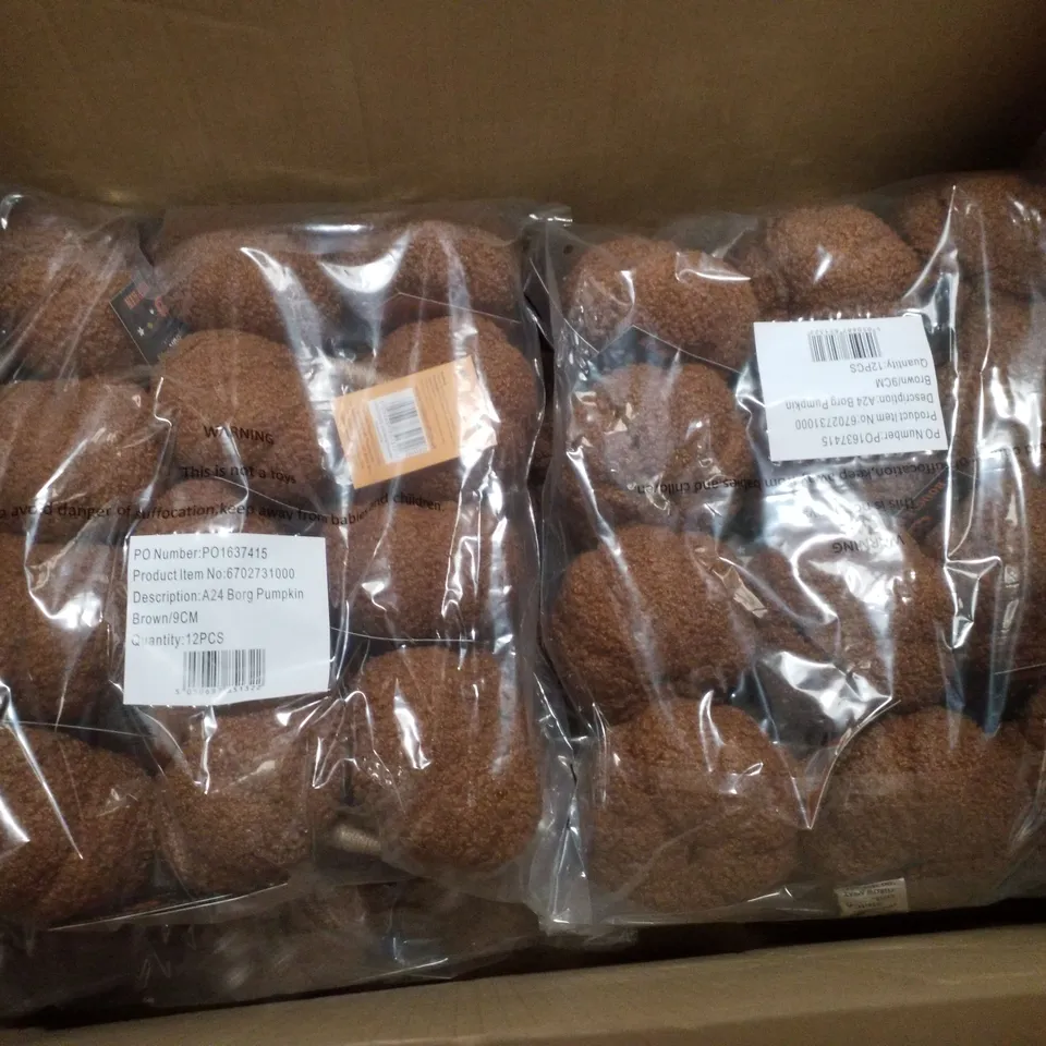 PALLET CONTAINING LARGE QUANTITY OF CHRISTMAS TREE SOAP DISPENSERS & BORQ BROWN PUMPKINS DECORATIONS