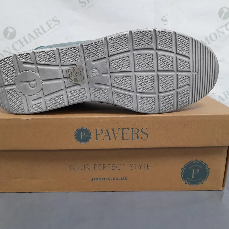 BOXED PAIR OF PAVERS SHOES IN BLUE EU SIZE 40