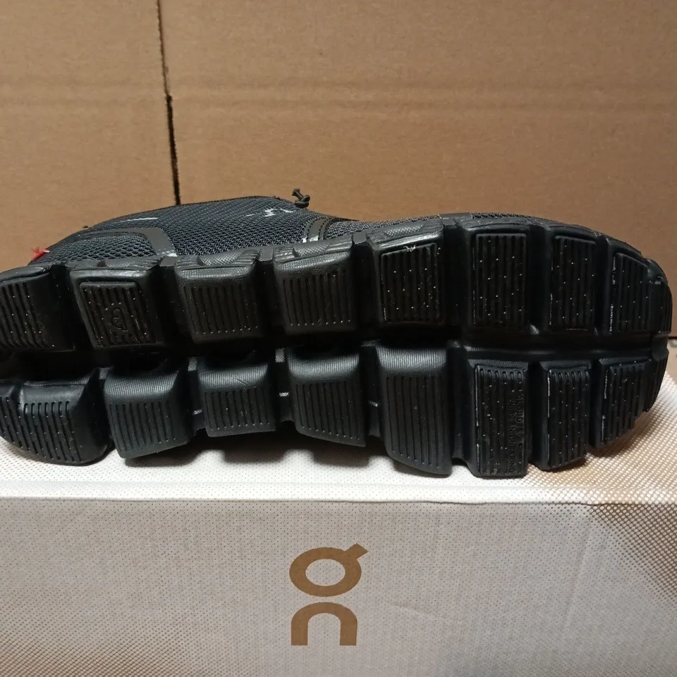 BOXED PAIR OF ON CLOUD 5 TRAINERS IN BLACK - UK 6.5