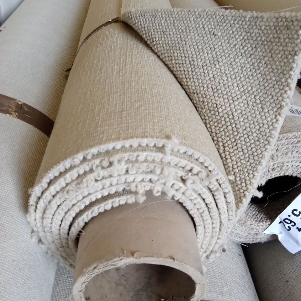 ROLL OF QUALITY PADSTOW PEBBLE CARPET // APPROX SIZE: 4 x 4.23m