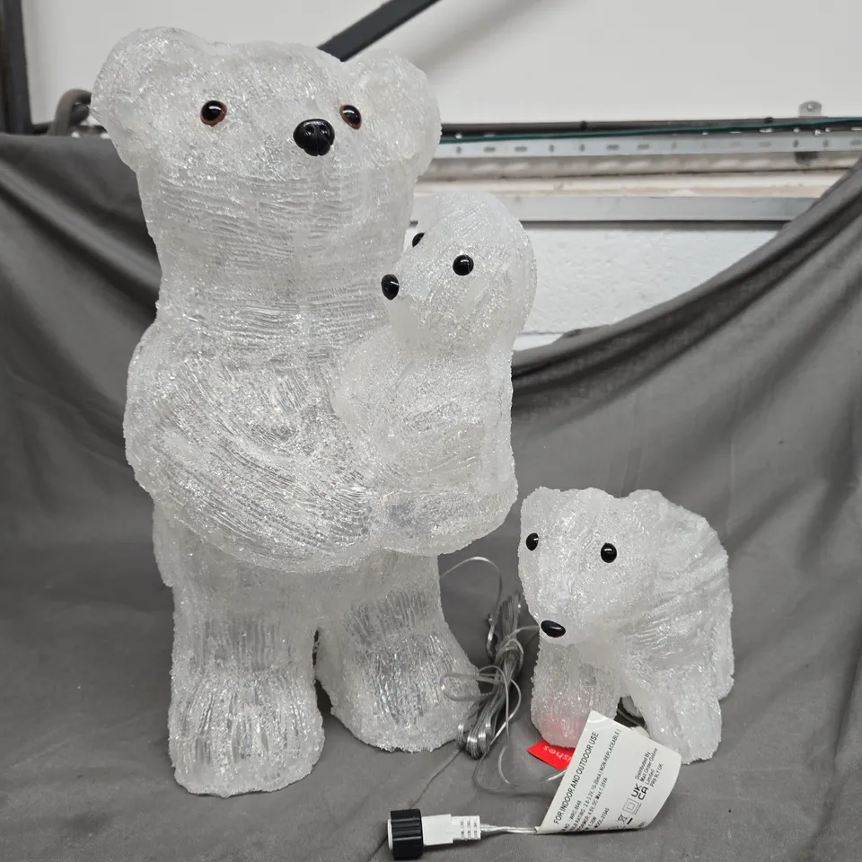 BOXED WERCHRISTMAS ACRYLIC POLAR BEAR FAMILY CHRISTMAS DECORATION 