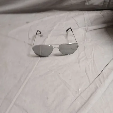 WEEKDAY SUNGLASSES – AVIATOR STYLE, SILVER FRAME WITH MIRRORED LENSES