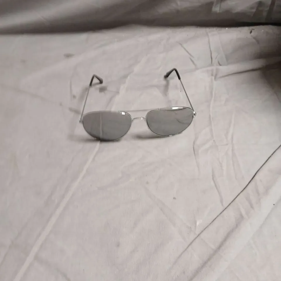 WEEKDAY SUNGLASSES – AVIATOR STYLE, SILVER FRAME WITH MIRRORED LENSES