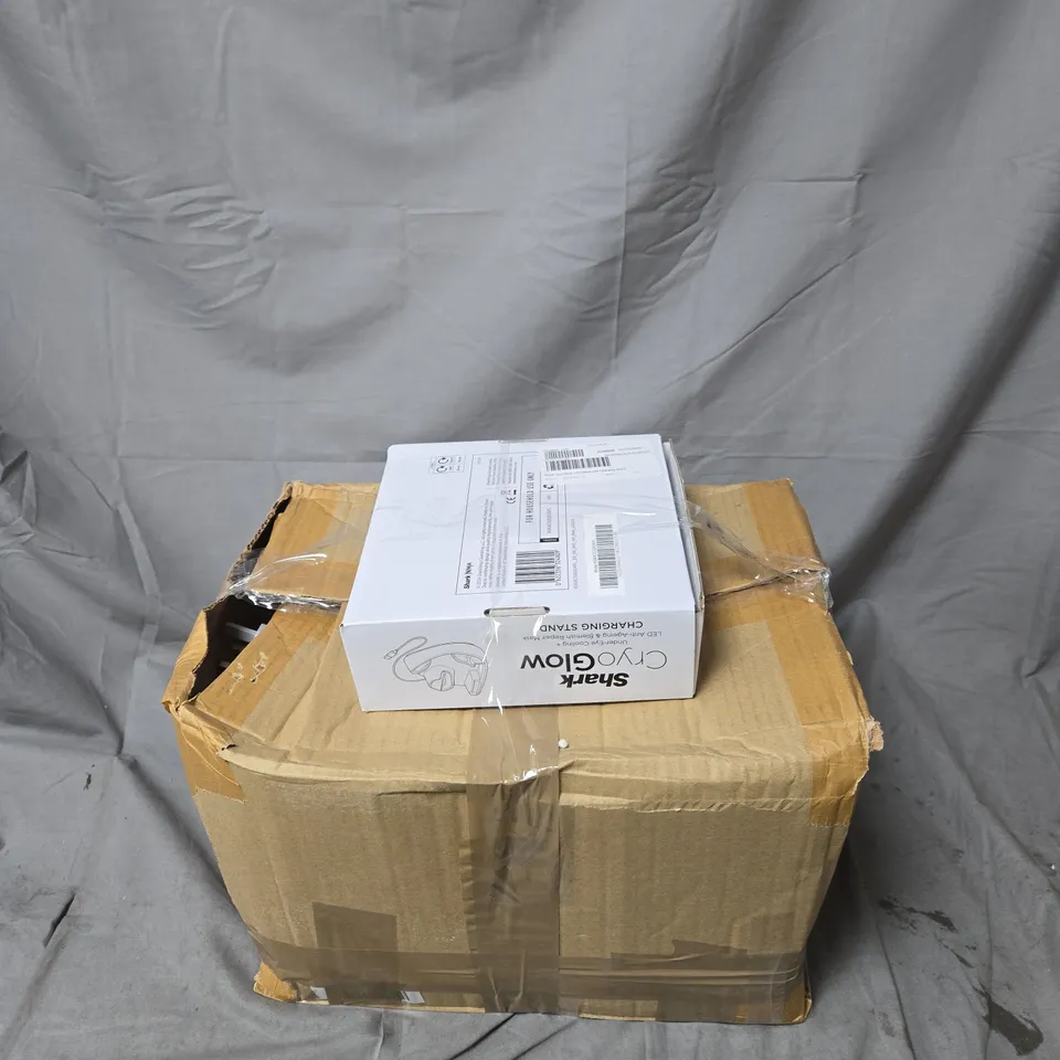 SHARK CRYOGLOW LED MASK WITH CHARGING STAND