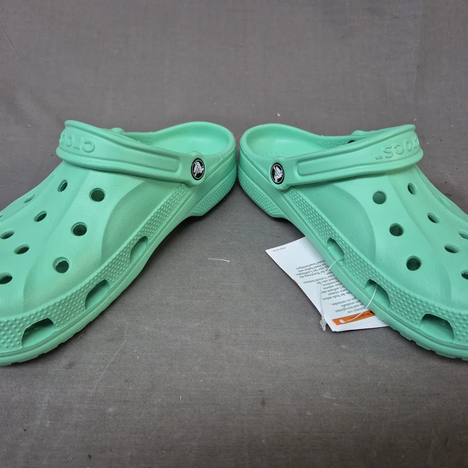 PAIR OF CROCS BAYA CLOGS IN MINT GREEN UK SIZE M6/W7