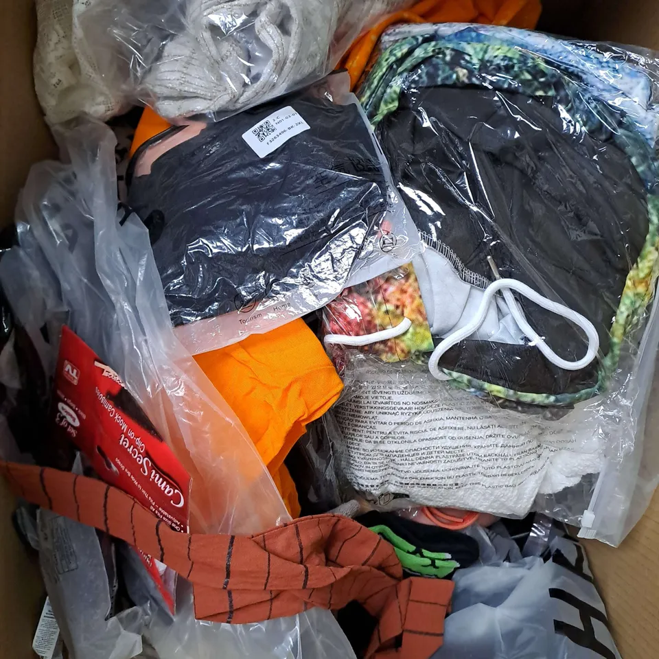 BOX OF APPROXIMATELY 25 ASSORTED CLOTHING ITEMS TO INCLUDE - DRESS, SKIRT, TOPS ETC