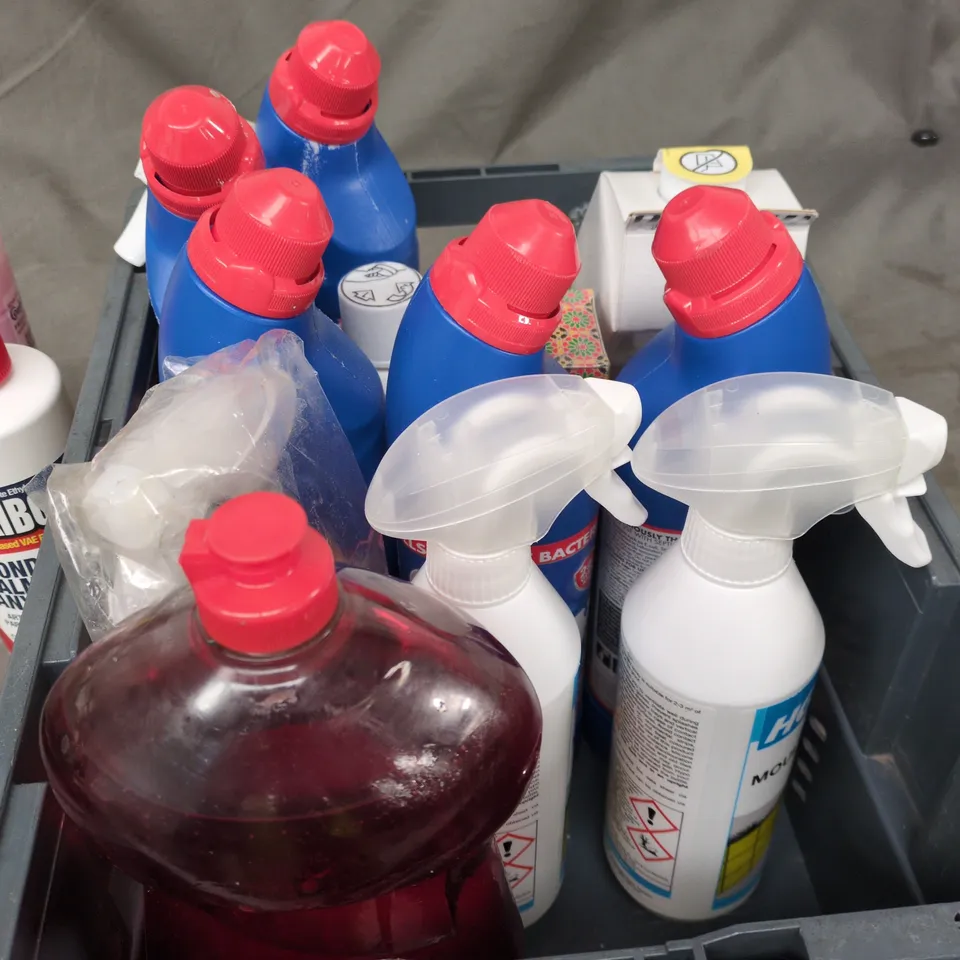 APPROXIMATELY 15 ASSORTED HOUSEHOLD LIQUIDS INCLUDING COMFORT FRESH , FLEXIBOND GLUE AND HG MOULD SPRAY 