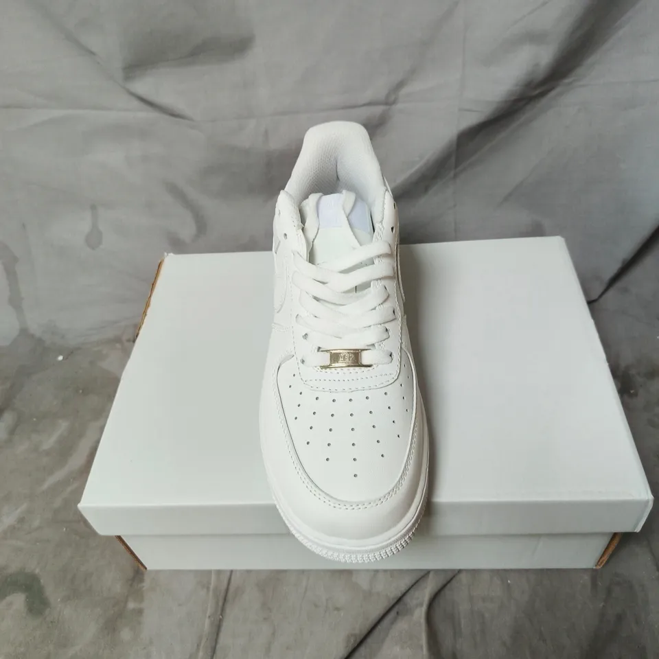 NIKE AIR FORCE 1 LOW WHITE SNEAKERS – BOXED. UK SIZE 7