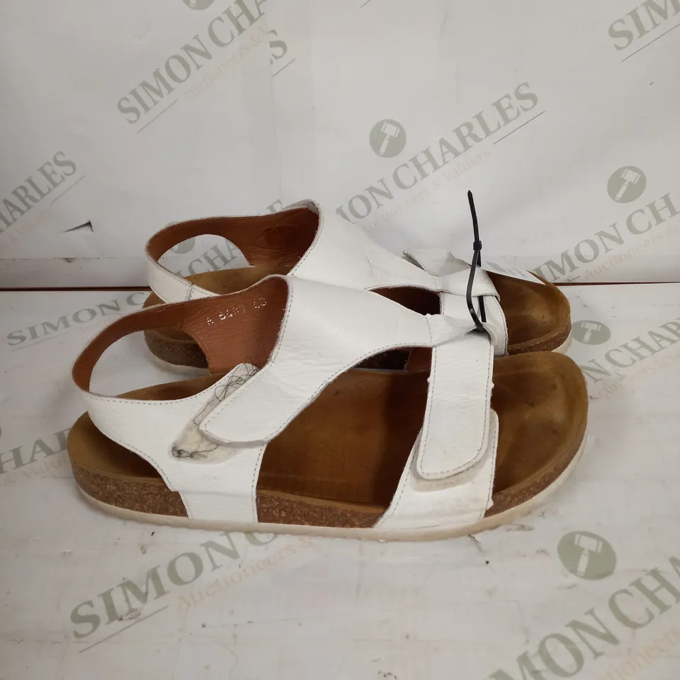 ADESSO TAMMY ADJUSTABLE FOOTBED SANDAL SIZE 7