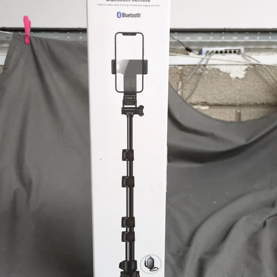UGREEN SELFIE STICK TRIPOD WITH BLUETOOTH REMOTE