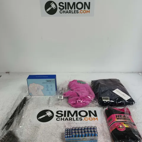 BOX OF APPROXIMATELY 15 ASSORTED ITEMS INCLUDING HEAT MACHINE THERMAL SOCKS, EMELIAX CLASSIC DIAMANTE LEGGINGS AND GRUNDIG 24XAA + 12X AAA BATTERIES