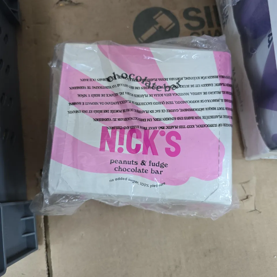 TOTE OF APPROXIMATELY 12 ASSORTED FOOD AND DRINK ITEMS TO INCLUDE: NICKS PEANUT & FUDGE BARS 