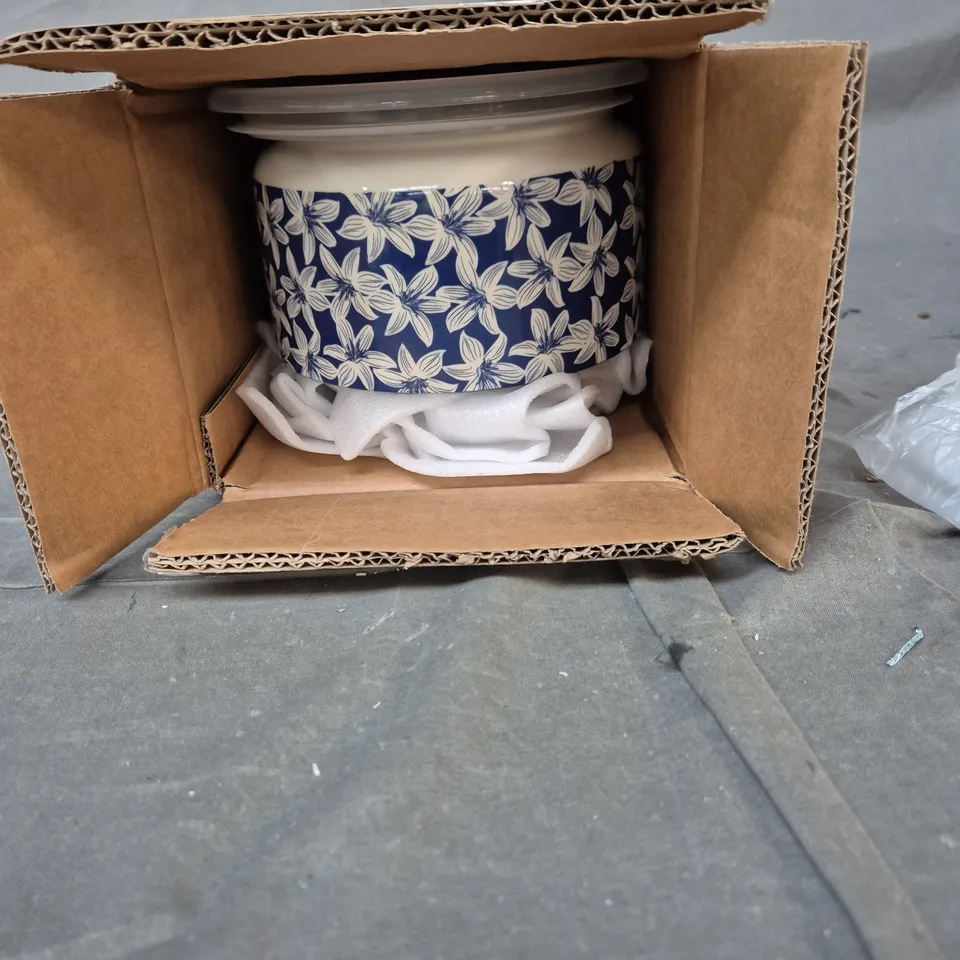 BLUE AND WHITE PORCELAIN LIDDED BOWLS – SET OF 4