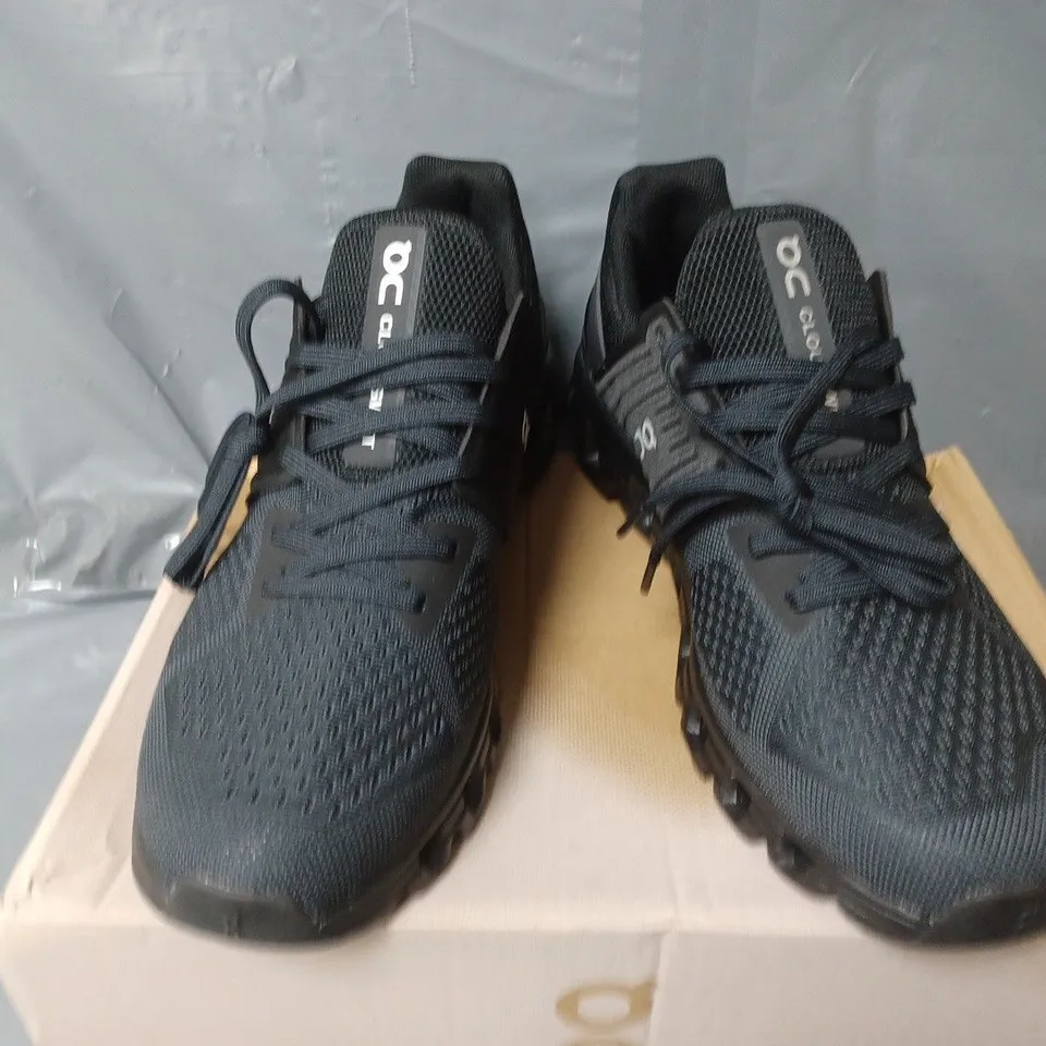 BOXED PAIR OF ON CLOUDSWIFT TRAINERS IN BLACK - UK 8