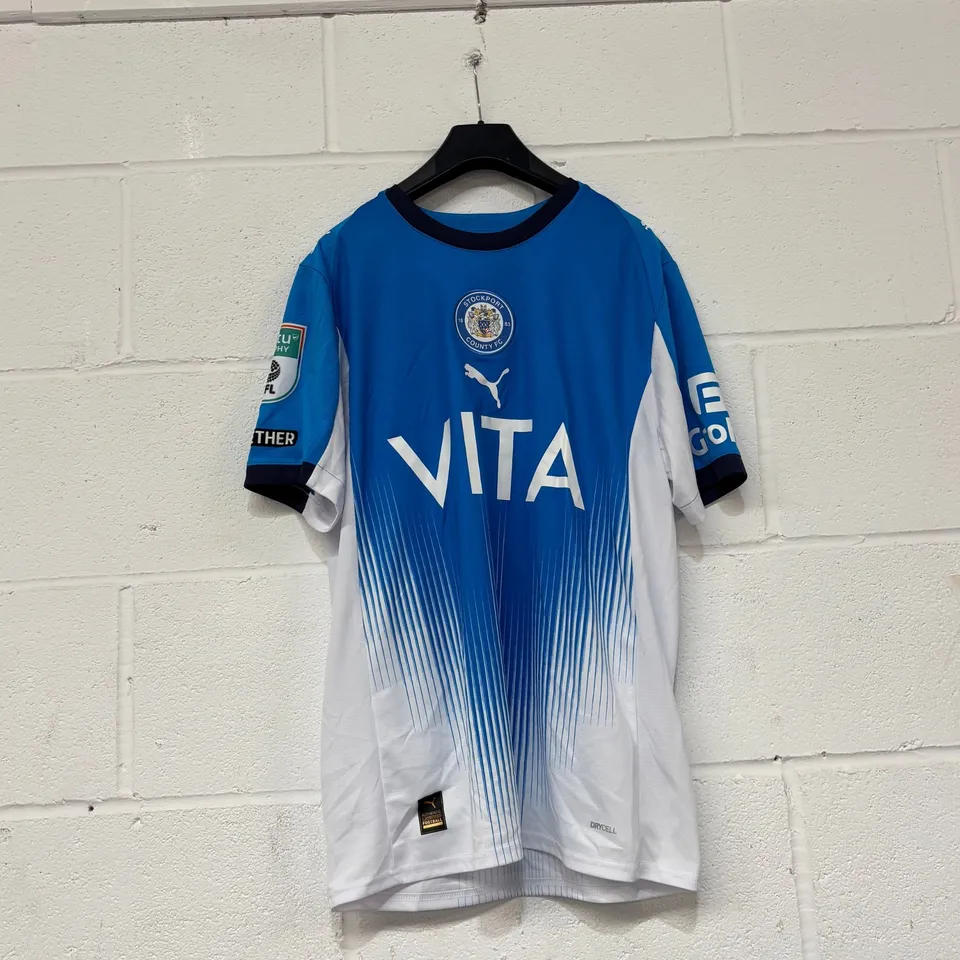 STOCKPORT COUNTY F.C VERTU CUP MATCH WORN HOME SHIRT IN BLUE/WHITE - EU M / BEN MEE #40