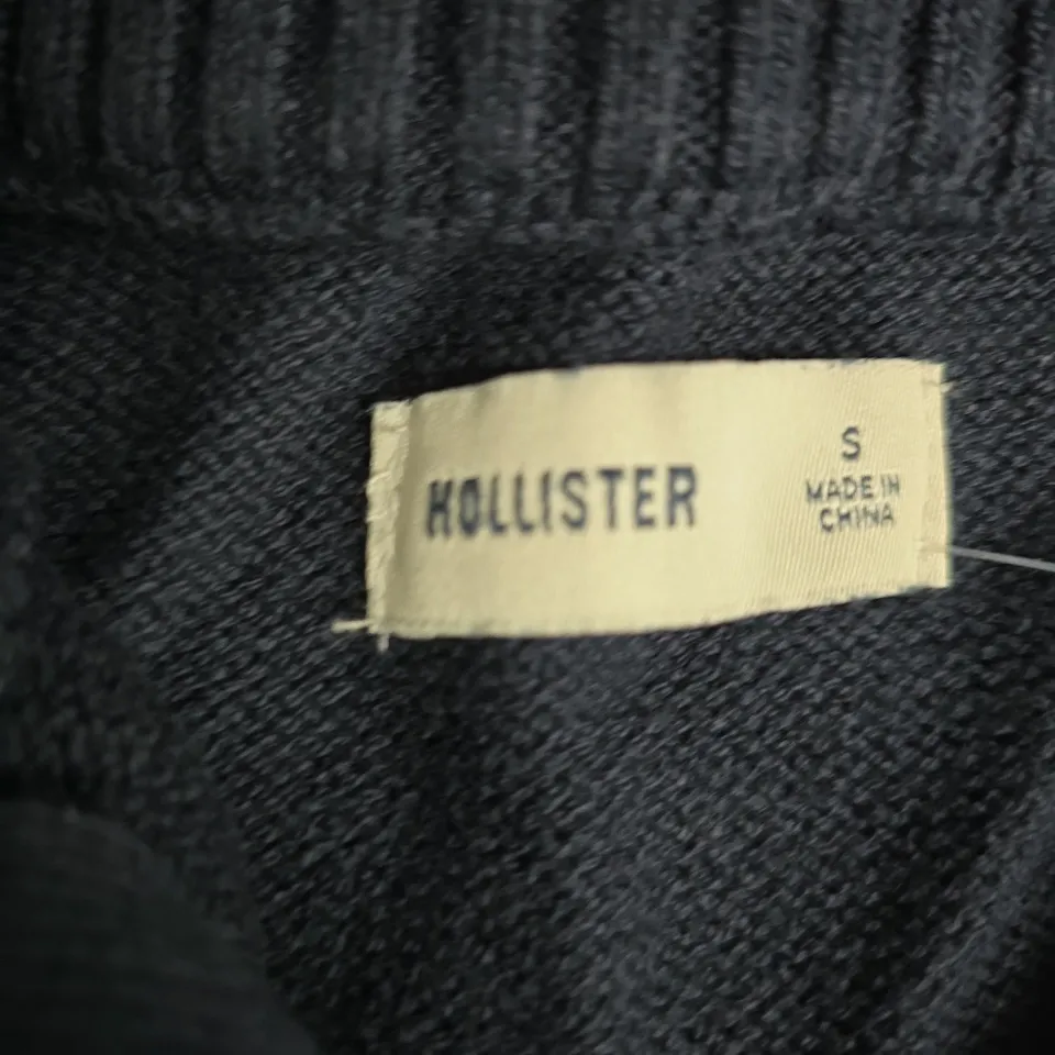 HOLLISTER NAVY KNIT ZIP-UP SWEATER – SIZE S 