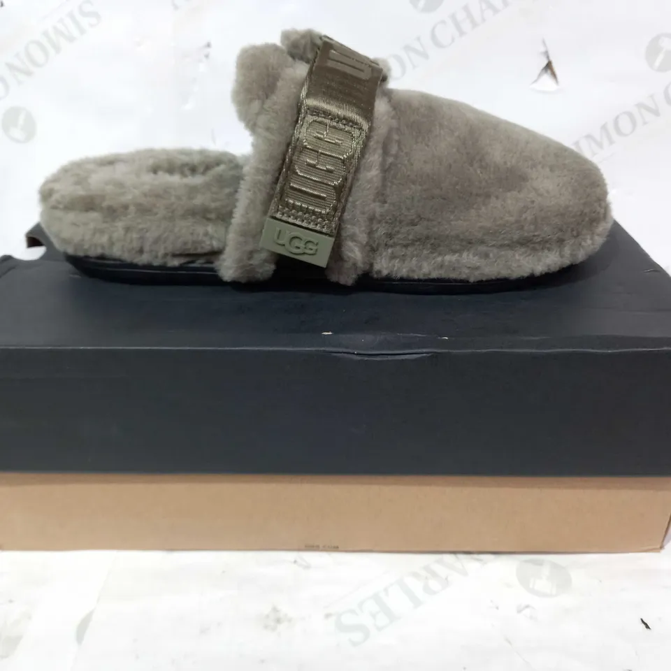 BOXED PAIR OF UGG SLIPPERS IN OLIVE UK SIZE 7