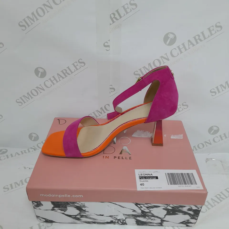 BOXED PAIR OF MODA IN PELLE PURPLE & ORANGE OPEN TOE HIGH HEELS - SIZE 7