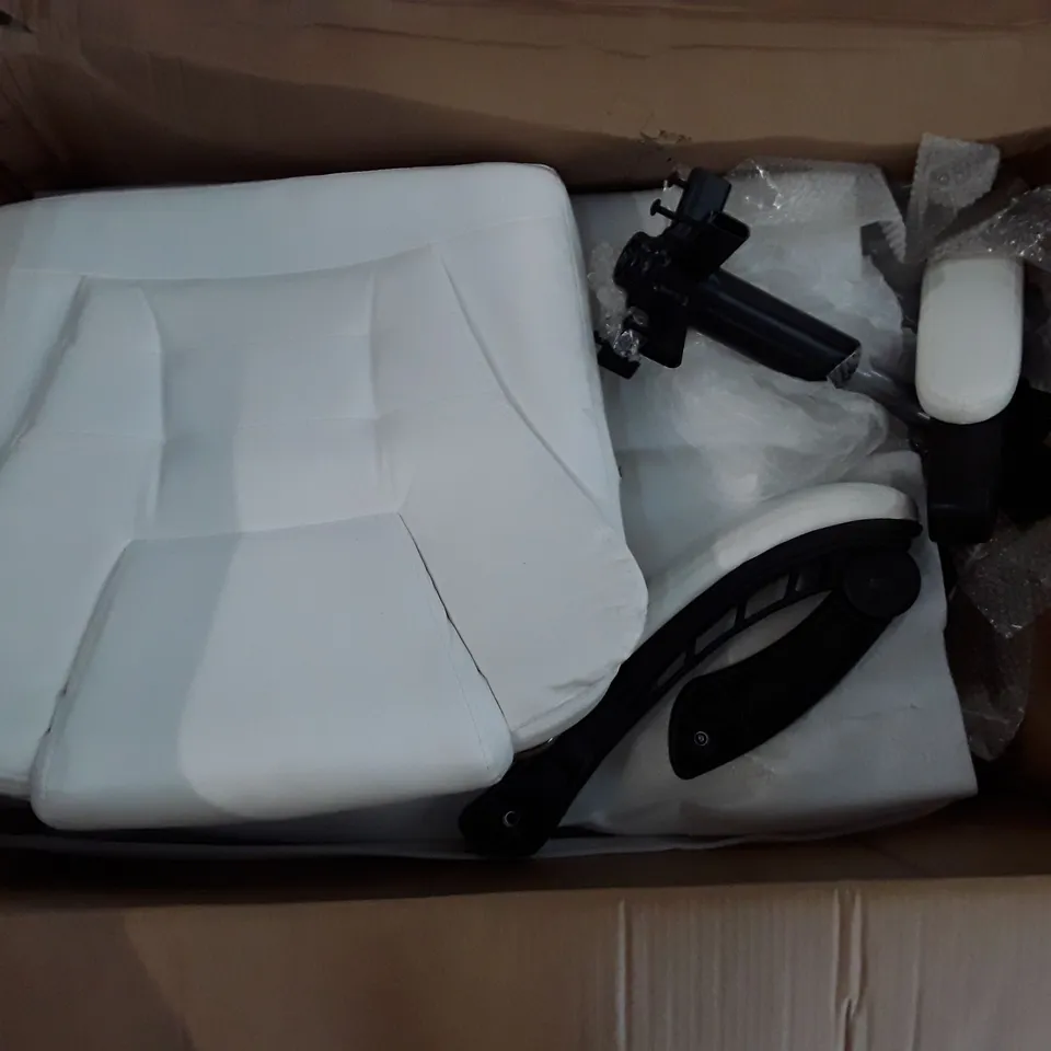 BOXED OFFICE CHAIR - WHITE